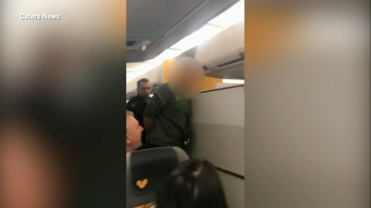 Rowdy passengers get kicked off flight in Canada