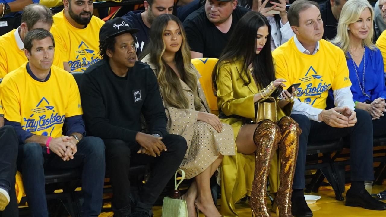 Beyoncé reacts to watching Jay-Z talk to Warriors’ owner’s wife 
