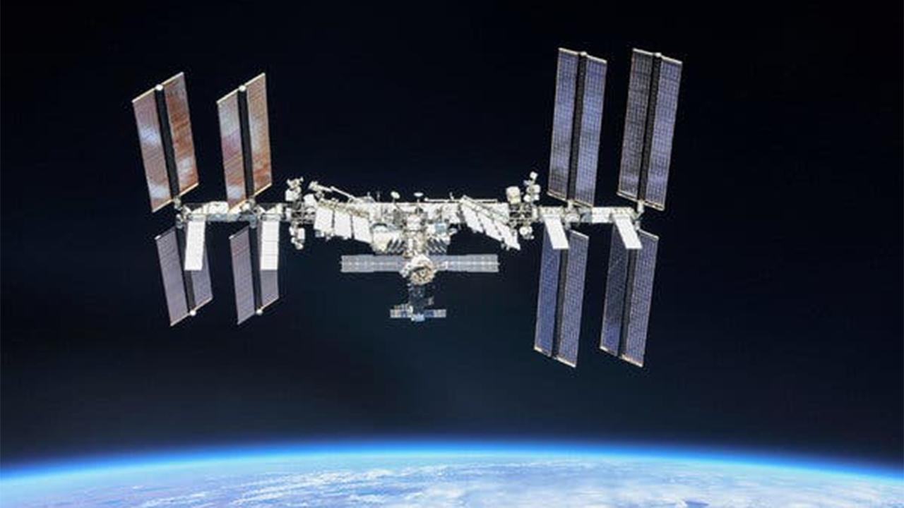 NASA to allow private citizens to fly to the International Space Station