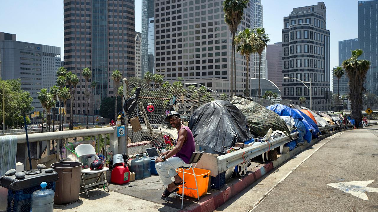 Los Angeles residents petition to recall mayor over homelessness crisis