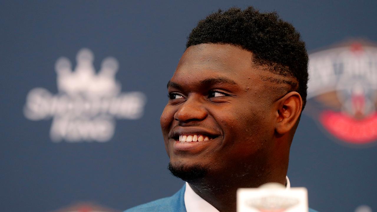 Zion Williamson shoots hoops with local kids in NO