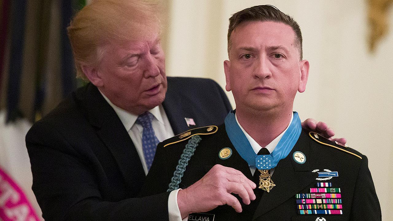 Army hero becomes first living Iraq war veteran to receive Medal of Honor