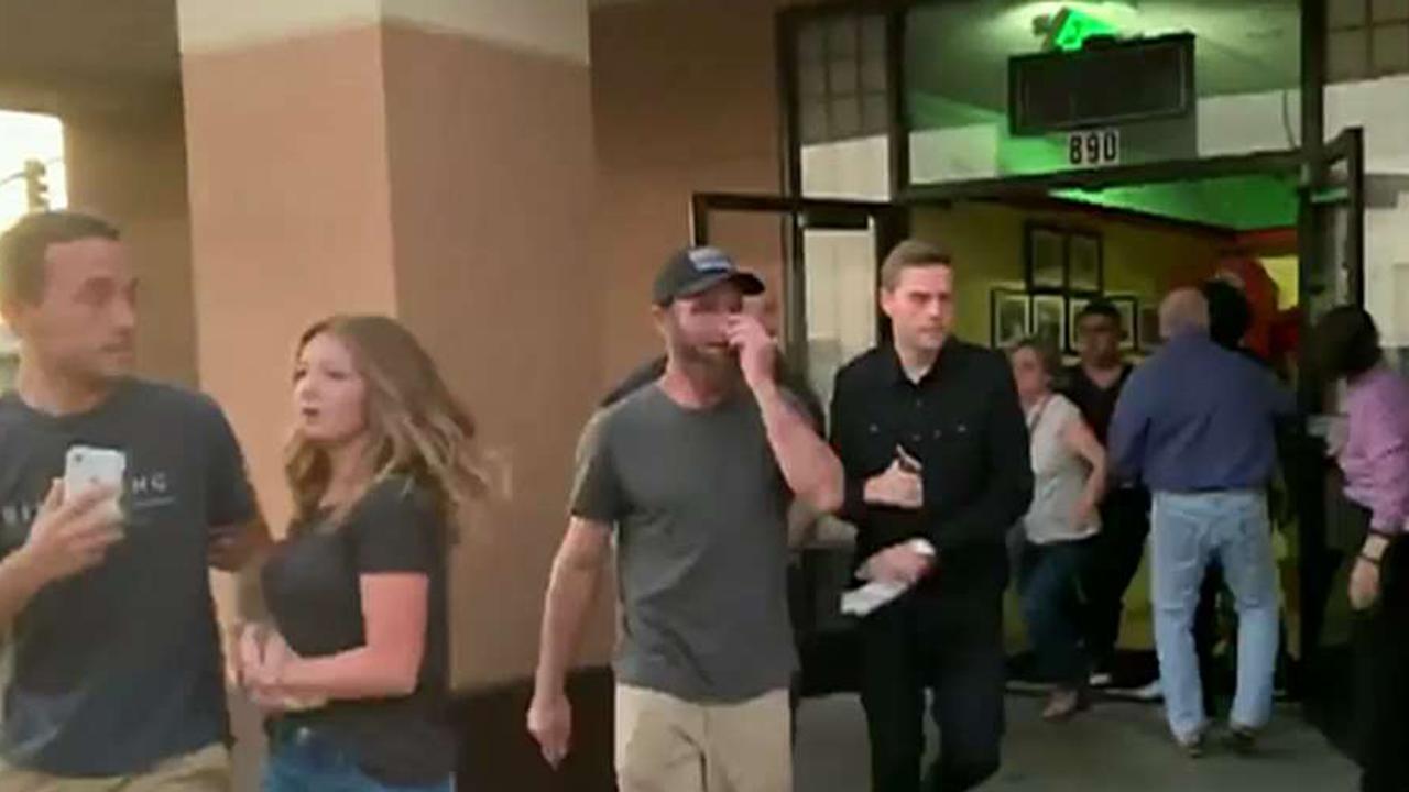 Panicked diners rush from restaurant as 7.1 earthquake hits Southern California