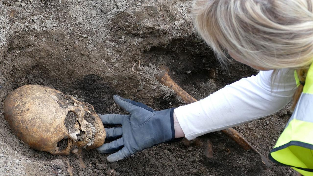 'Sensational' Viking boat graves discovered