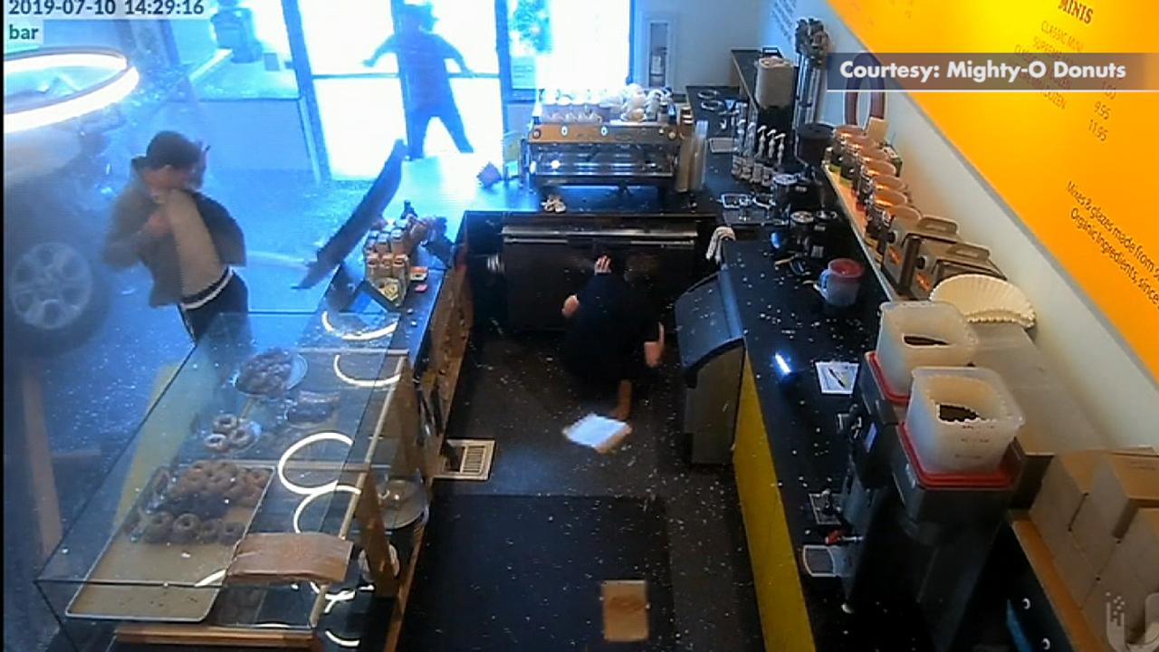 SUV crashes into doughnut shop in Seattle