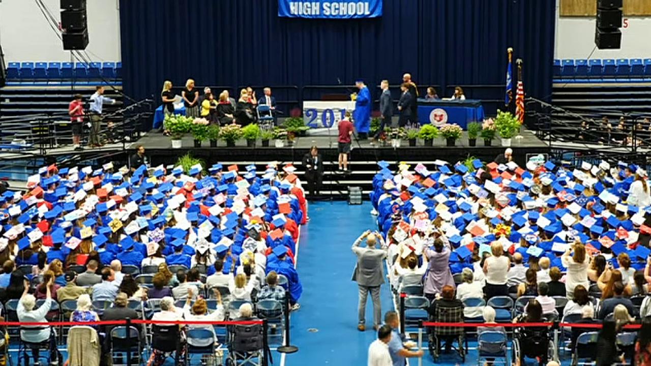Graduating seniors at Carmel High School hold silent round of applause out of respect for autistic graduate	