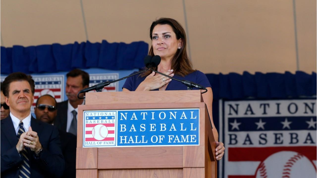 Widow of baseball great Roy Halladay delivers emotional Hall of Fame tribute