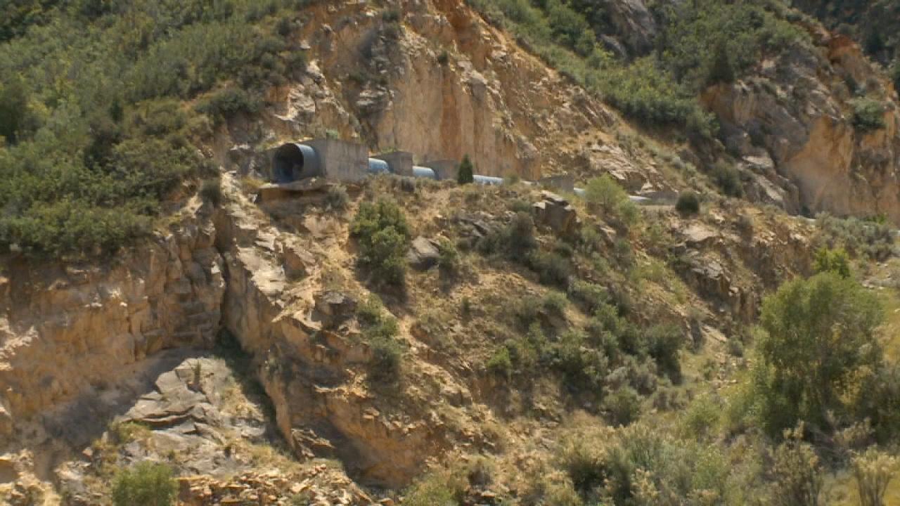 Utah teen falls out of tunnel