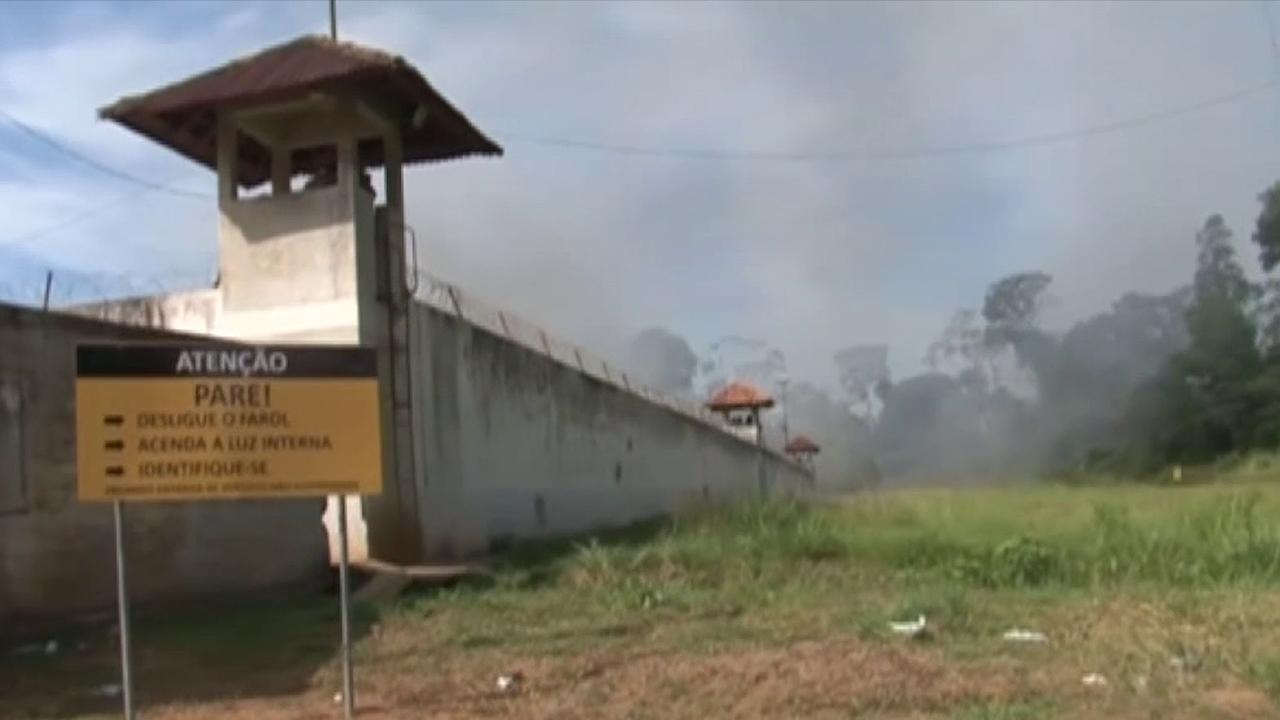 Riot between rival gangs leaves over fifty dead in Brazilian prison