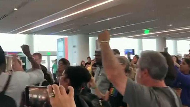 Leftist mob confronts Sen. Ted Cruz at airport