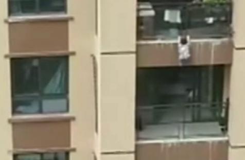 DISTURBING VIDEO: Child survives six-story fall, lands in blanket held by onlookers below