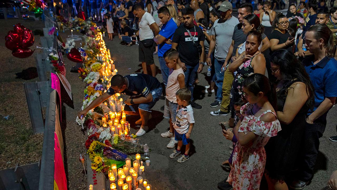 Hundreds gather to mourn the victims of El Paso mass shooting
