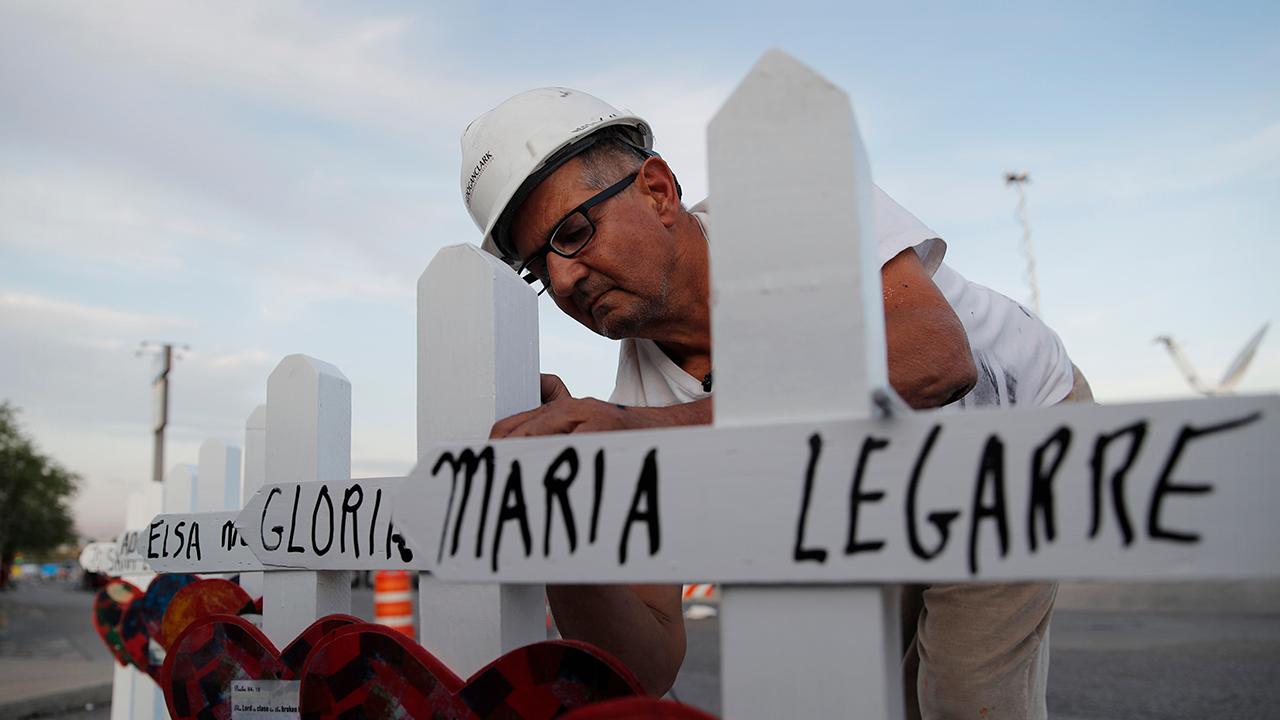 Illinois man travels to El Paso to lay crosses for the shooting victims
