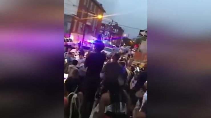 Bystanders harass police during Philadelphia shootout