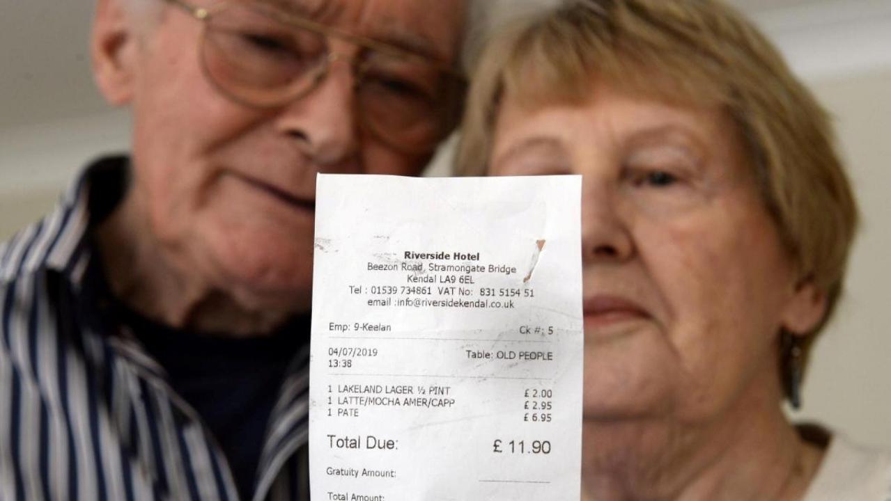 Elderly couple shocked by waitress' 'appalling' message on receipt