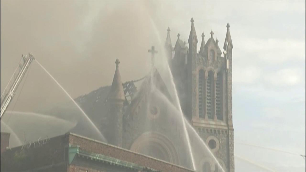 Raw video: Firefighters battle blaze at Philadelphia church	