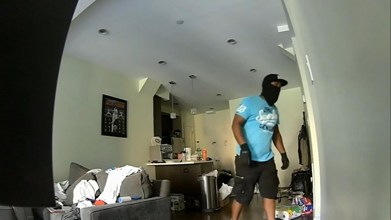 Raw video: Footage shows FOX employee's house being robbed