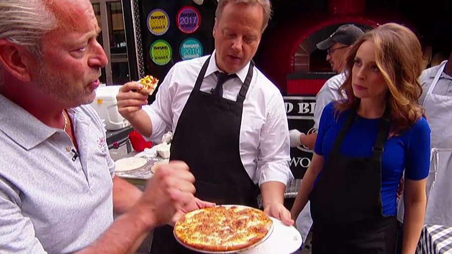 'Fox & Friends' hosts make breakfast pizza!