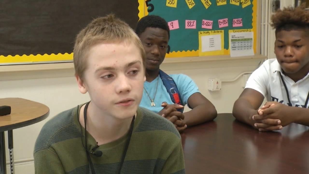 Tennessee students help classmate bullied for wearing same clothes