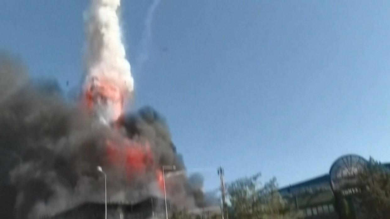 Tank explodes in Instabul, sending metal pieces into sky