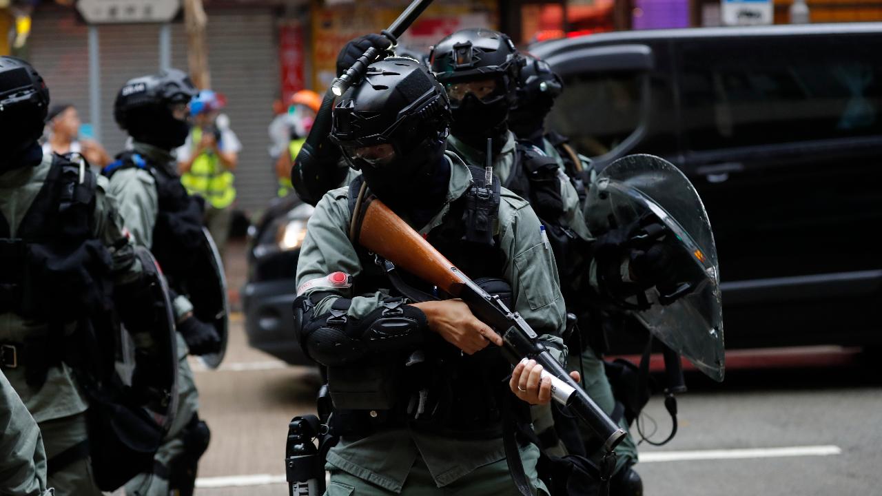 Thousands defy mask ban in Hong Kong