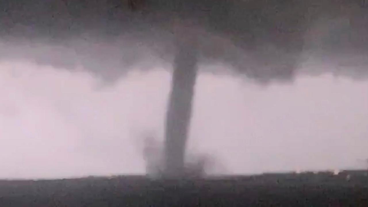 Powerful tornado rips through Dallas leaving over 100,000 without power