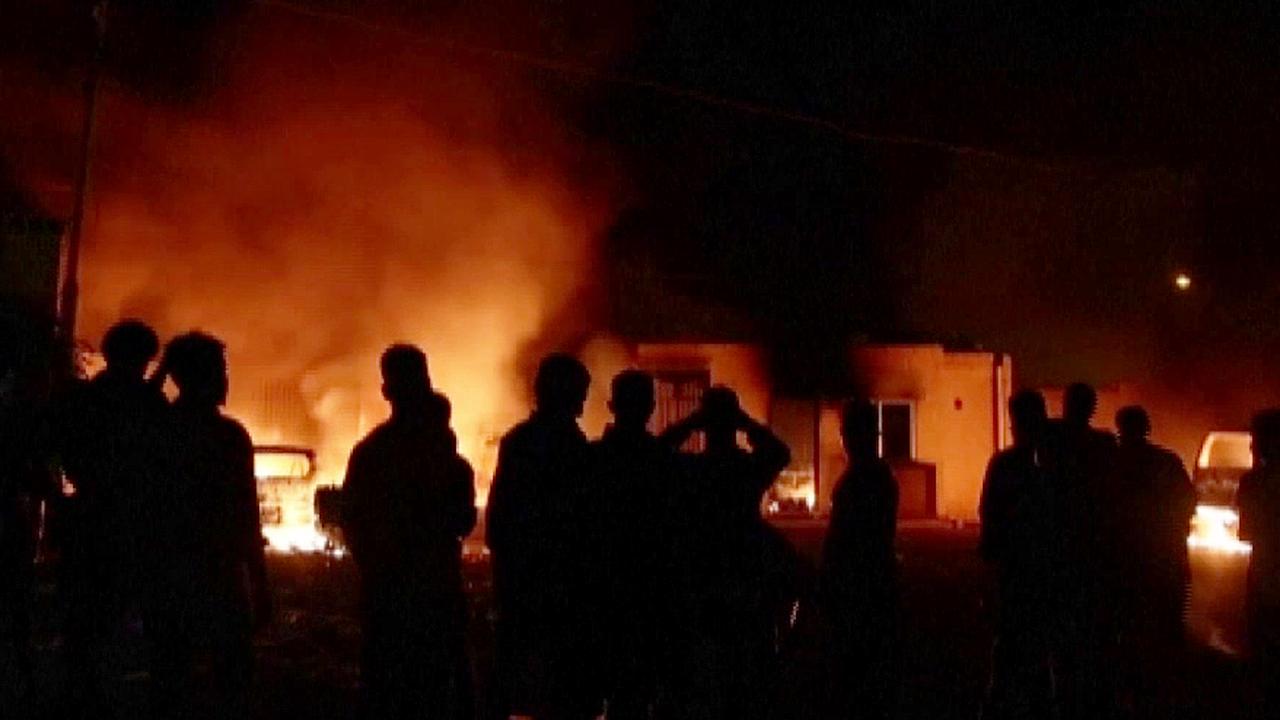 Rioting migrants set several cars on fire and injured a policeman at a Malta holding center