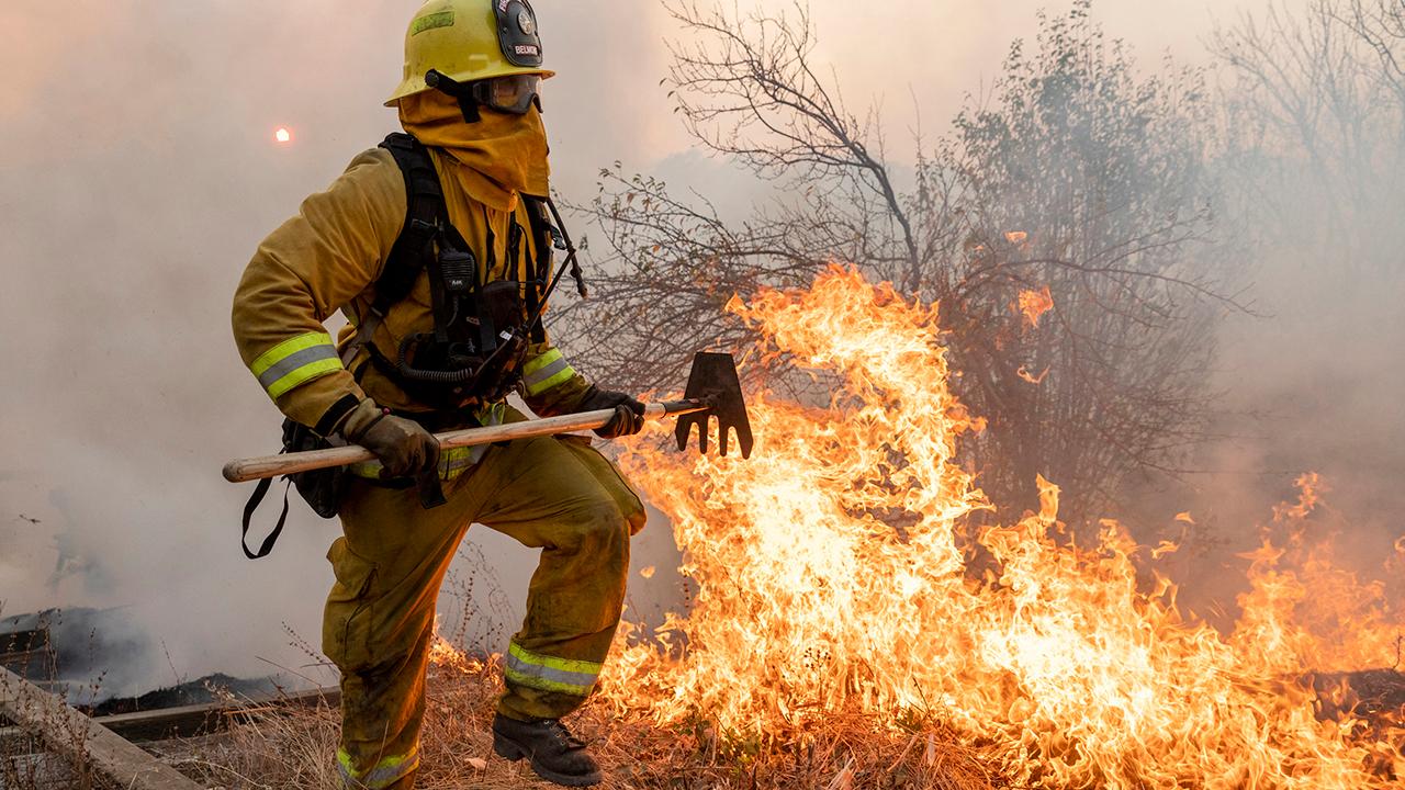 Wildfire erupts near Getty Center, prompting new evacuations in California