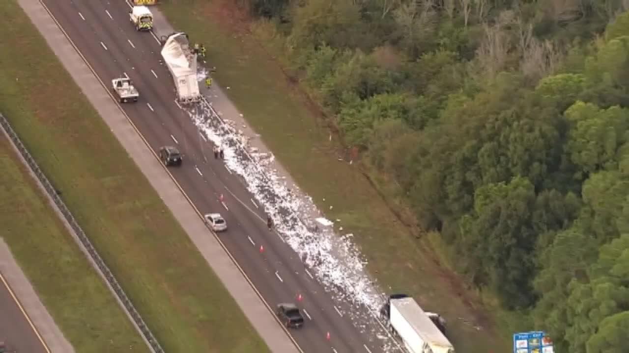 Truck crash leaves mess of mail along major Florida highway