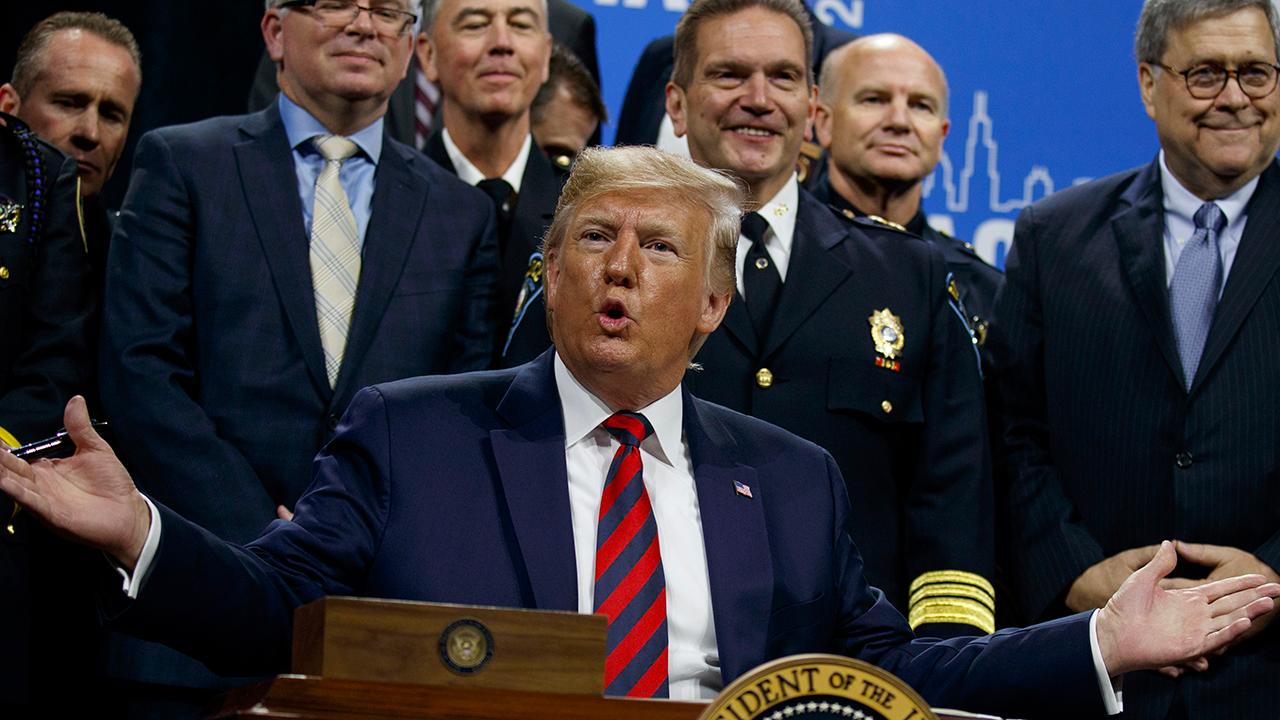 Trump signs executive order to address Chicago crime