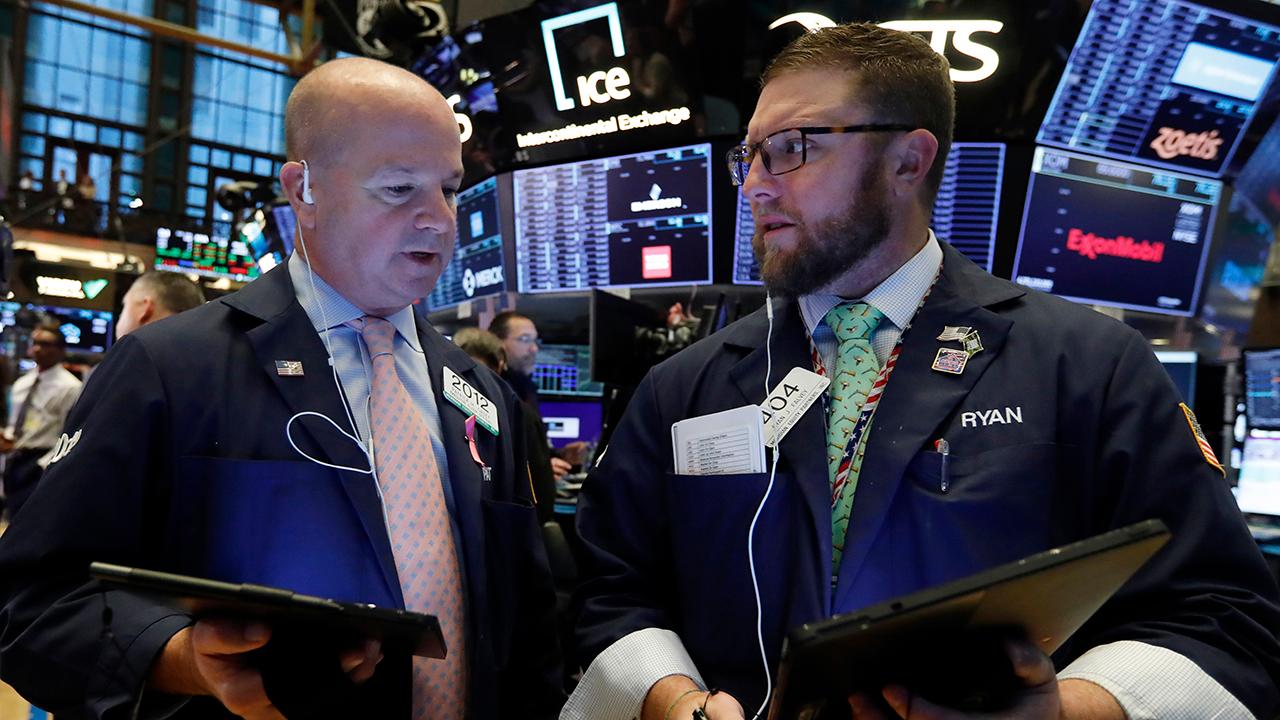 Stock market doesn't show signs of worry amid impeachment push