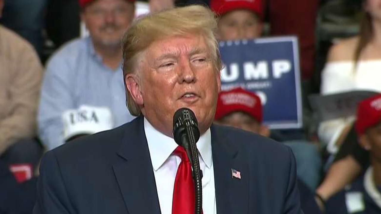 Trump calls out 'crooked media' during rally	