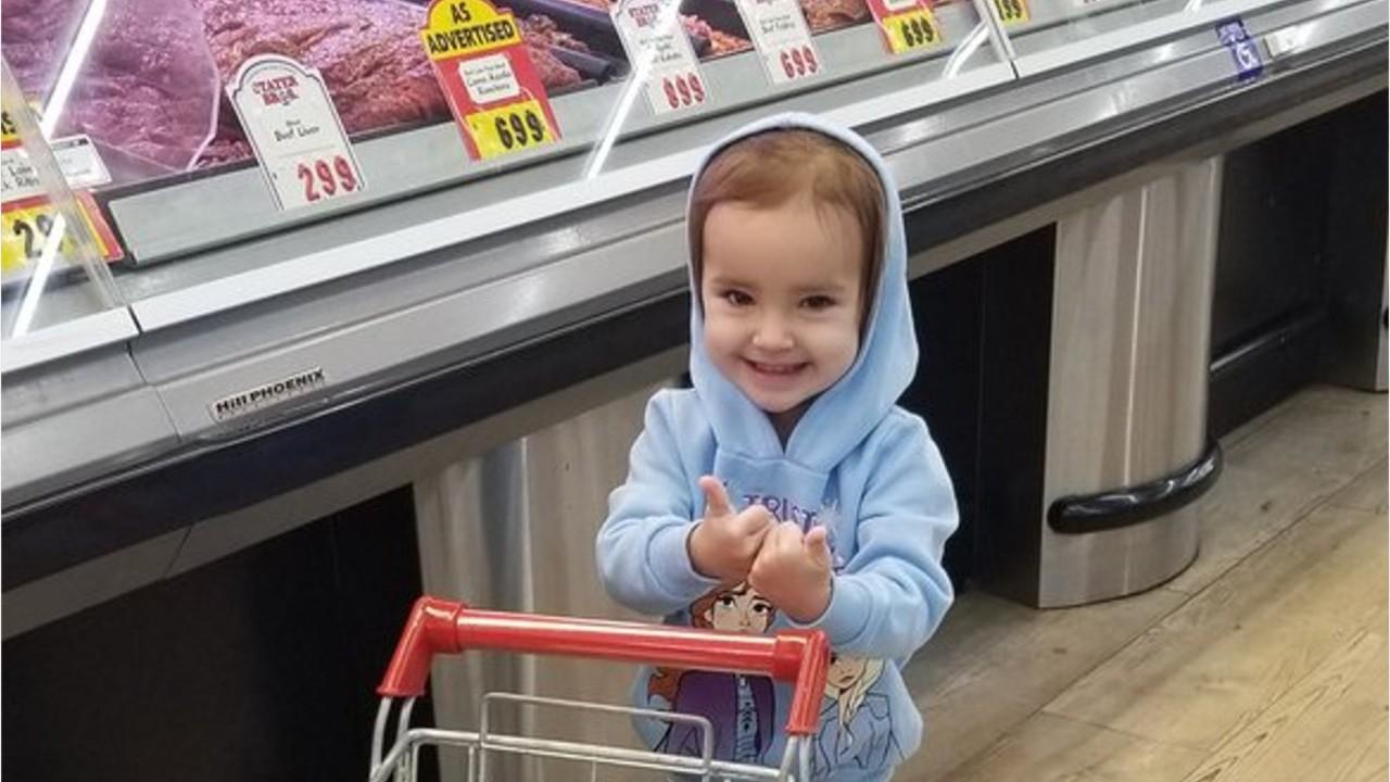 California man gives little girl $1 at grocery store
