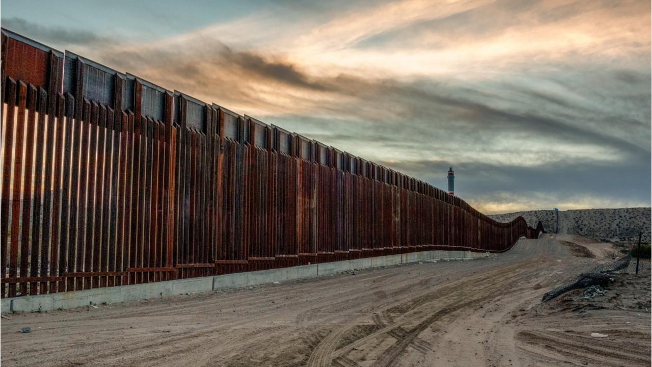 Illegal immigrants get stuck on border wall trying to enter California