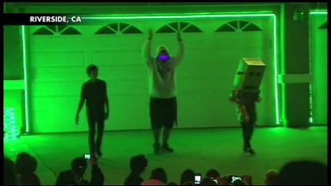 VIDEO: Light Show at Halloween House in Riverside, California Wows Crowds