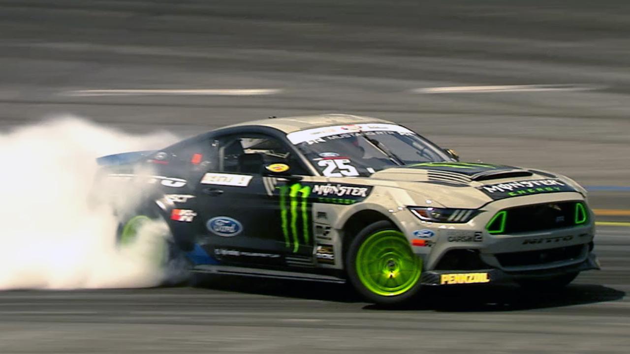 Drift into. Вон Гиттин младший Mustang. Форд Мустанг дрифт. Mustang Vaughn Gittin. Ford Mustang RTR Formula Drift.