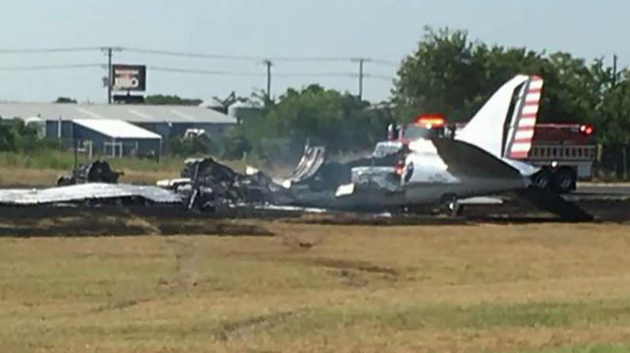 Authorities respond to vintage plane crash in Texas