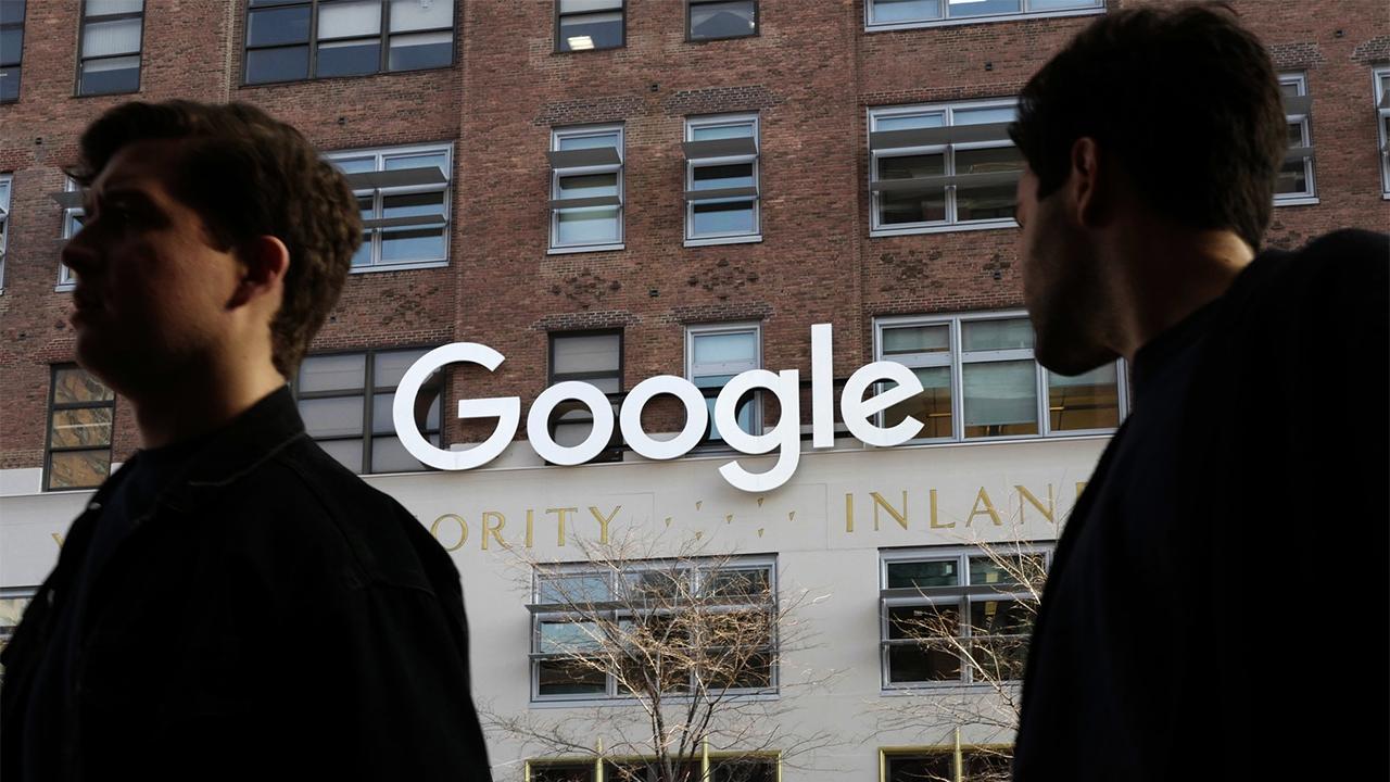 Censored search? Google not backing away from China project