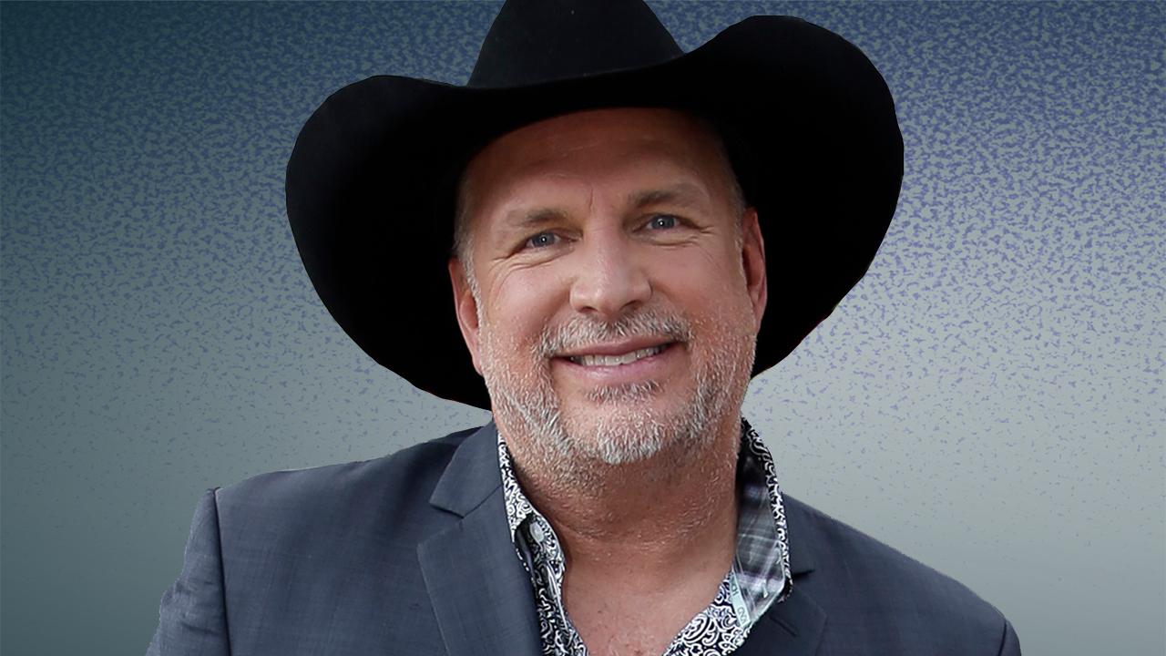 Garth Brooks in Kansas City making radio announcement at Kauffman