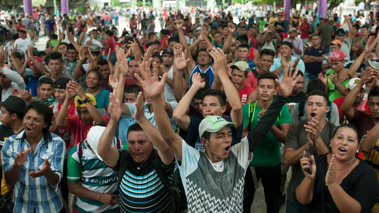 Migrant caravan stuck on Guatemalan border with Mexico