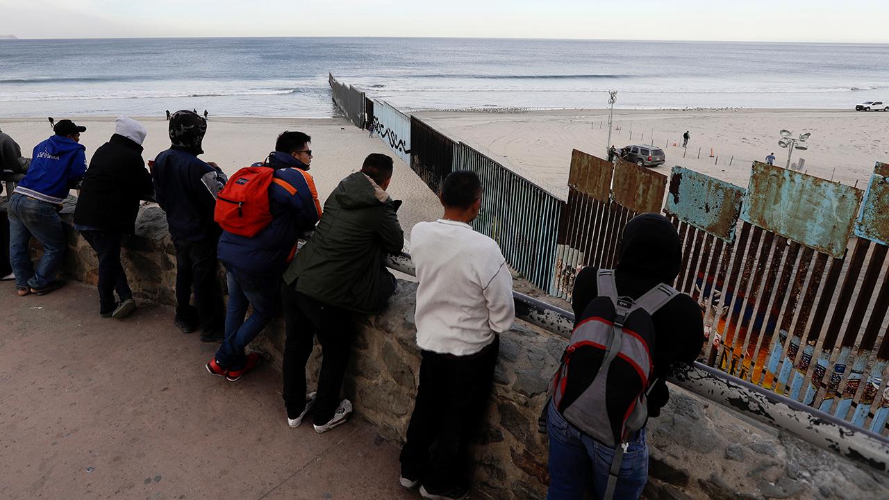 First waves from migrant caravan arriving at US border