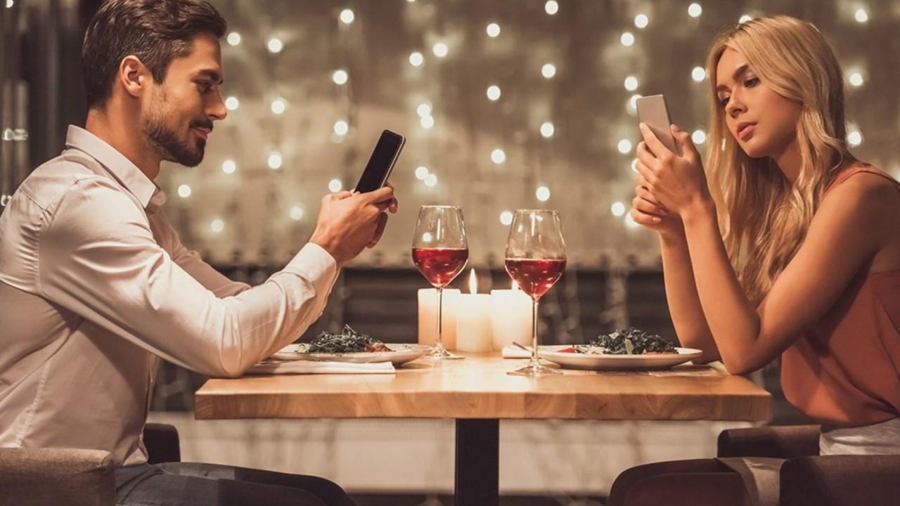 Online dating is now the most popular way for US couples to meet, study