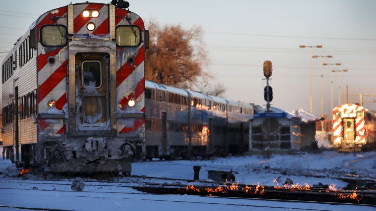 Polar vortex forces Chicago rail crews to use fire to keep trains moving