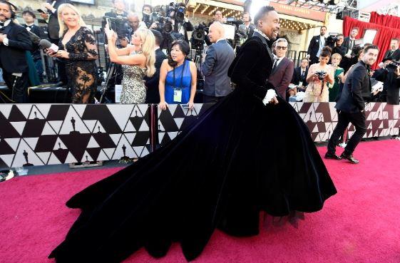 Man wears shop dress to oscars