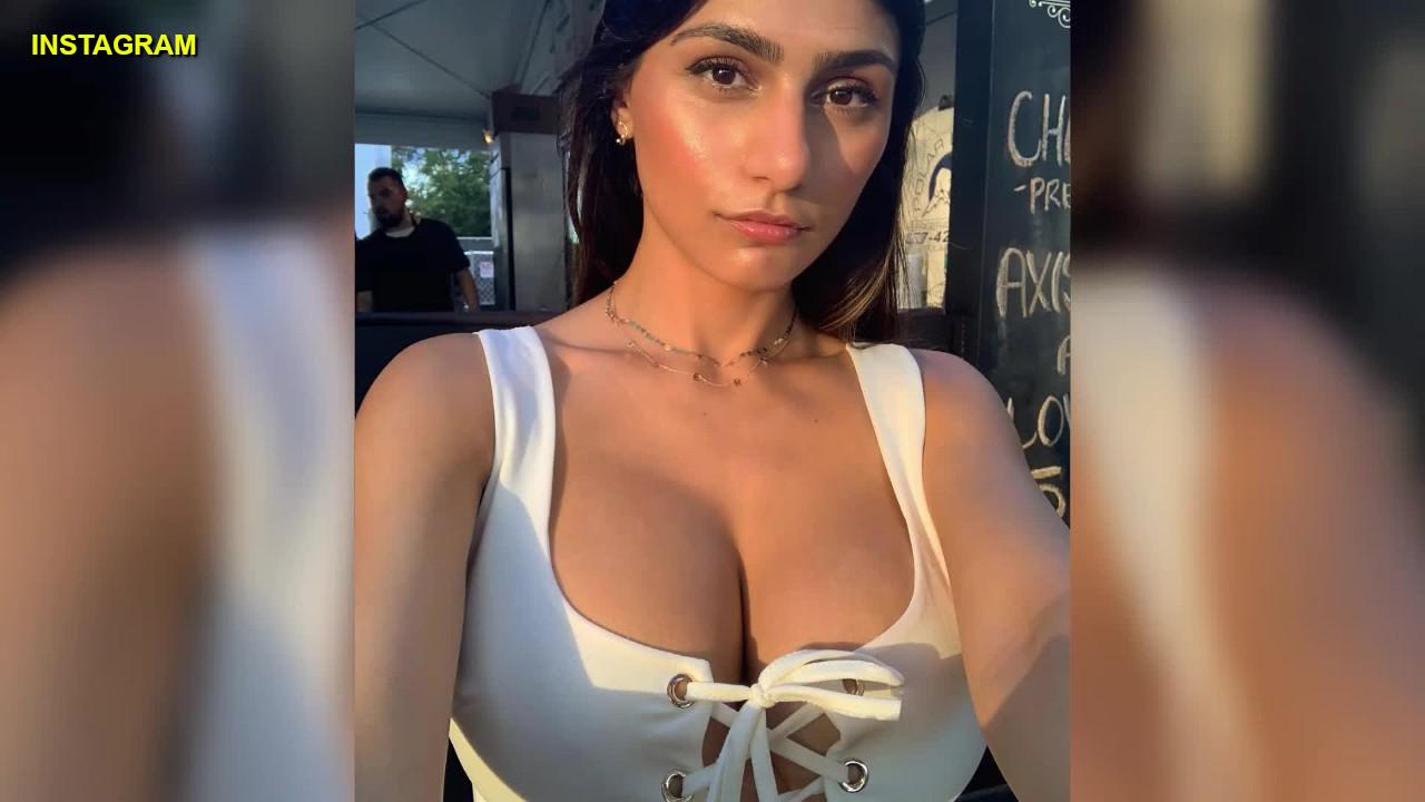 Does mia khalifa have fake tits