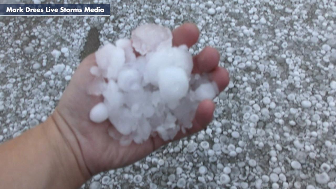 Severe storm drops large hail in Texas