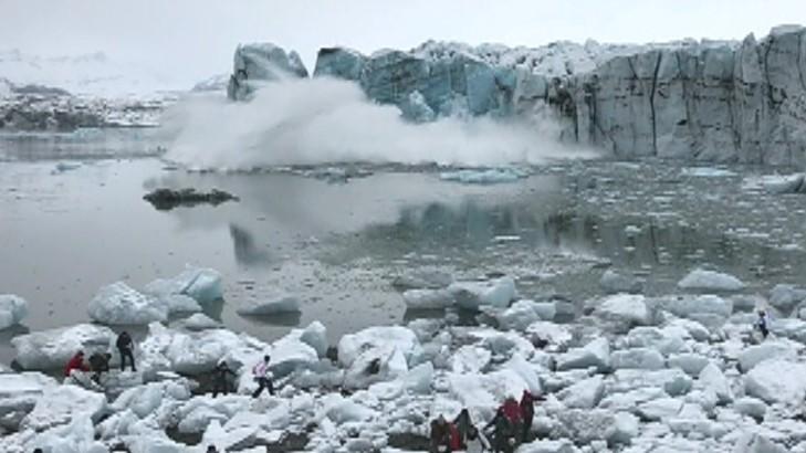 Tourists in Iceland flee giant wave from glacier collapse