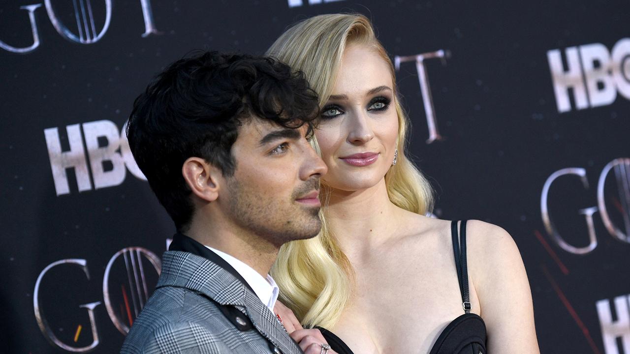 In Throwback Photos Of Sophie Turner And Joe Jonas' 2019 Vegas Wedding,  Which Priyanka Chopra Attended, Her Bridal Look Is Effortlessly Chic