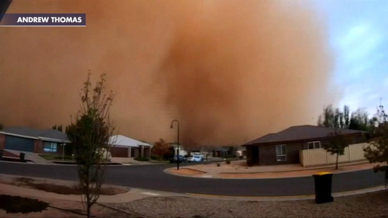 Dust storm rolls in over Australian town plunging it into darkness