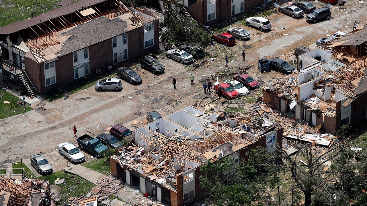 El Reno, Oklahoma, tornado leaves at least 2 dead, dozens hurt as city